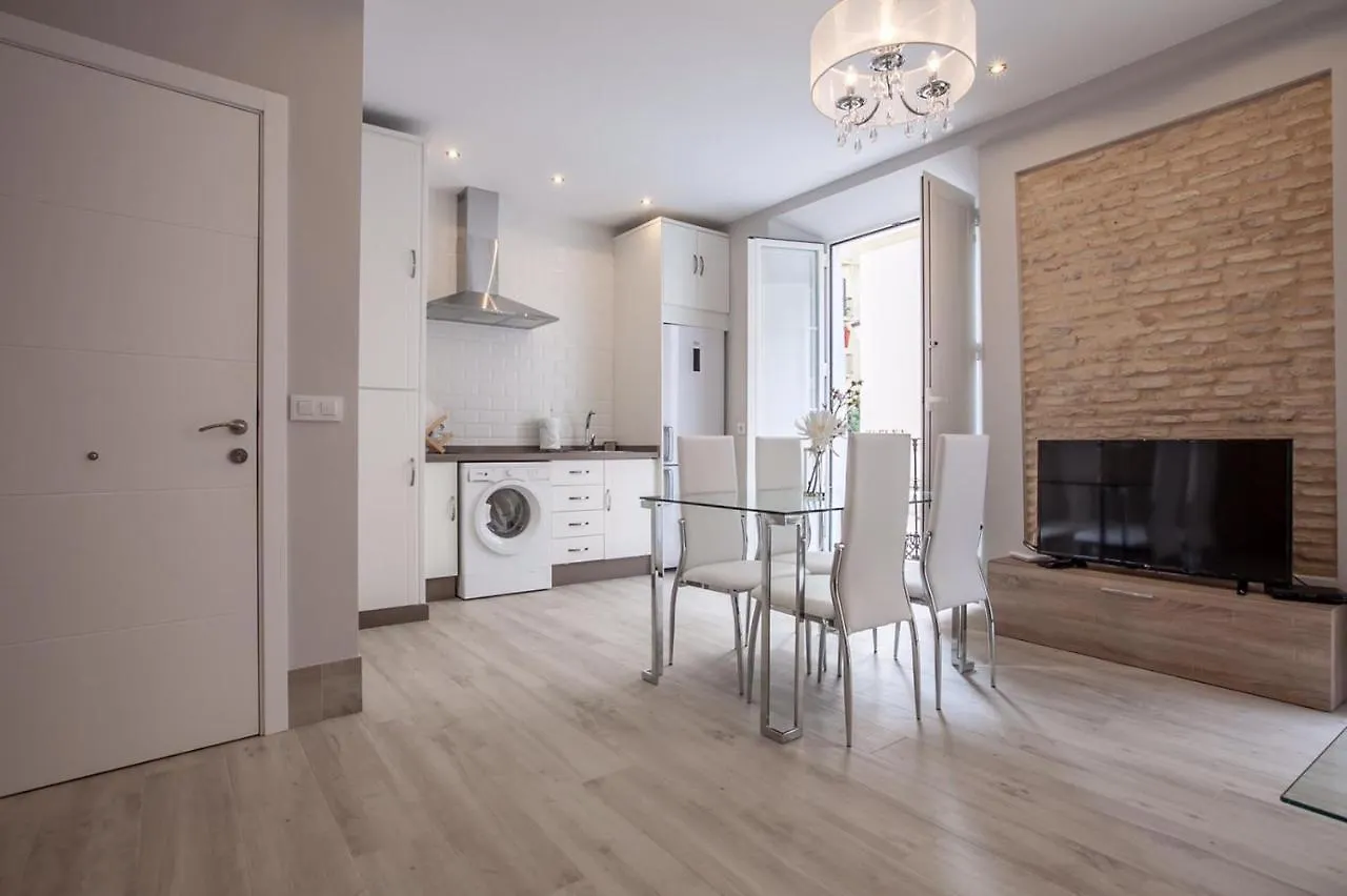 Apartamento Casco Antiguio ↑ Calidades 4 Px 1 Br Sevilla 0*,  Spanyolország